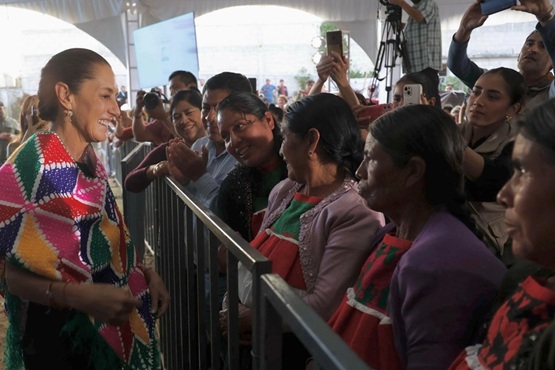 Sheinbaum atiende quejas por falta de medicinas en Hidalgo