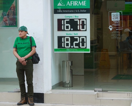 Peso se aprecia; mercados financieros, atentos a fin del plazo de Trump a Irán