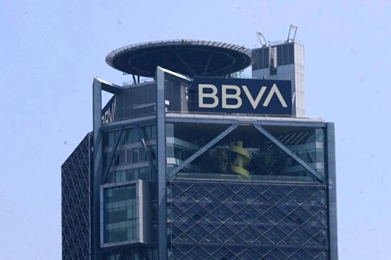 Cierre de empresas golpea la creación de empleo formal, advierte BBVA