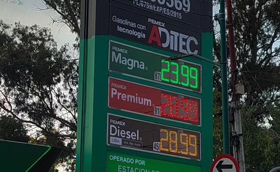 Mantiene Hacienda apoyo a combustibles una semana más; sube para gasolina y baja para el diésel