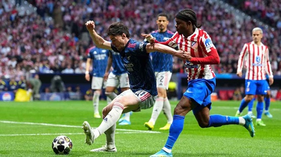 Atlético no aprovechó su buen segundo tiempo y empató con Arsenal en la ida