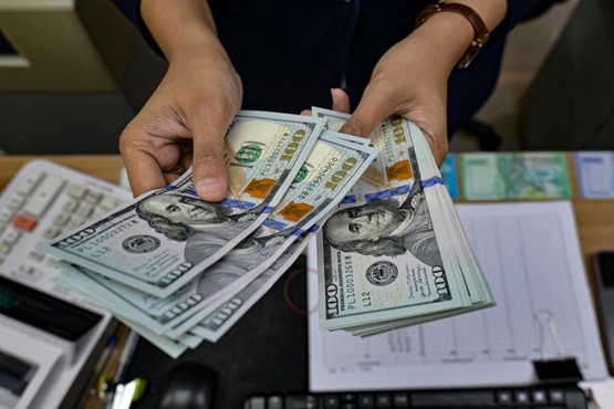 Wall Street alcanza máximos y el dólar se fortalece