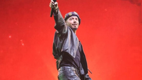 J BALVIN pinta de colores el Palacio de los Deportes